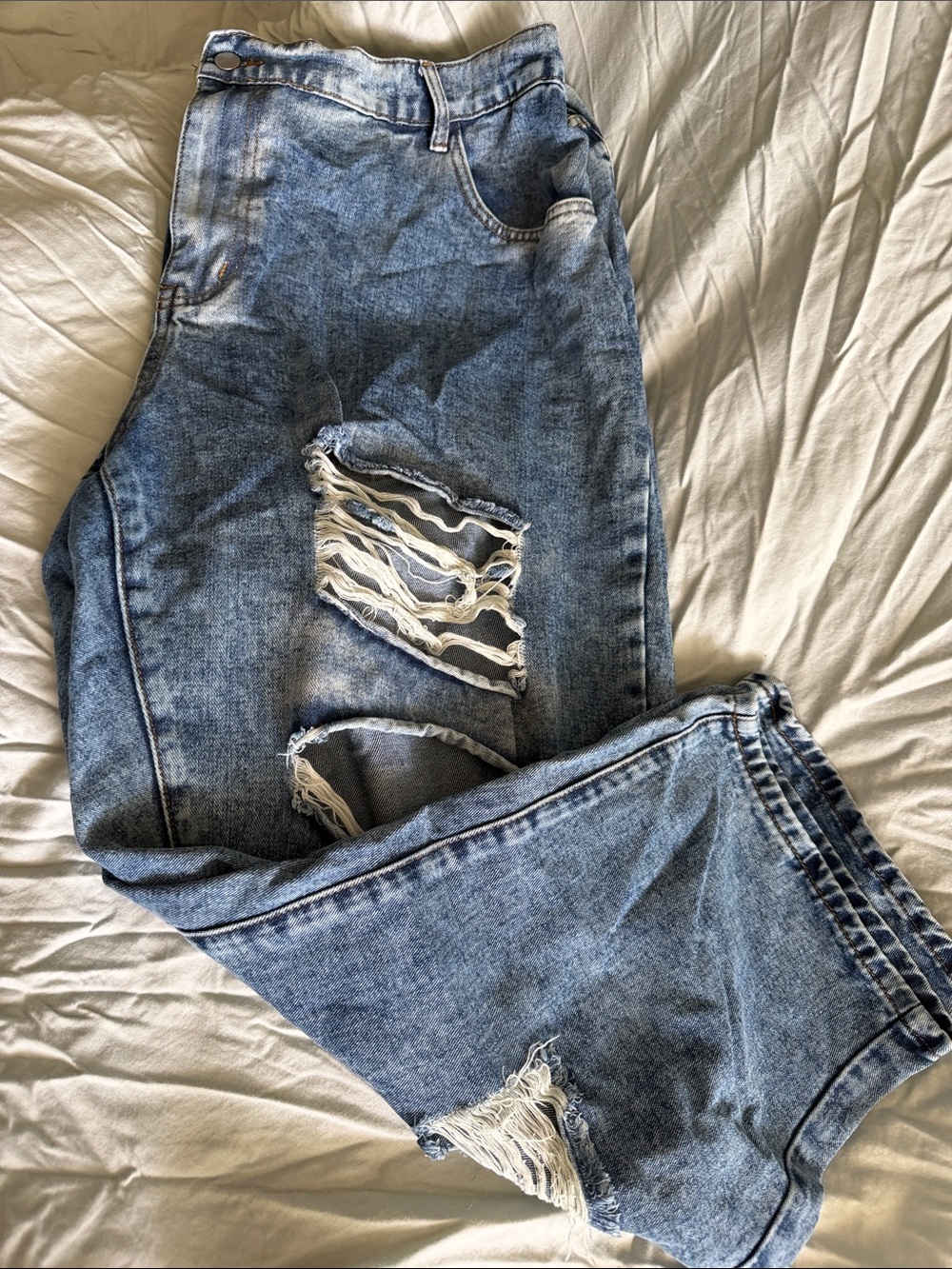 SHEIN Light Blue Women's Straight Leg Ripped Jeans